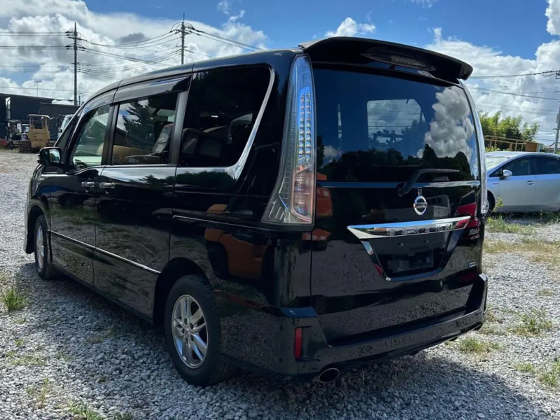 Nissan Serina 2012