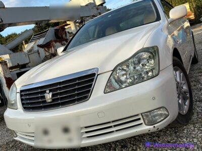 Toyota Crown Royal Saloon - Luxury Sedan
