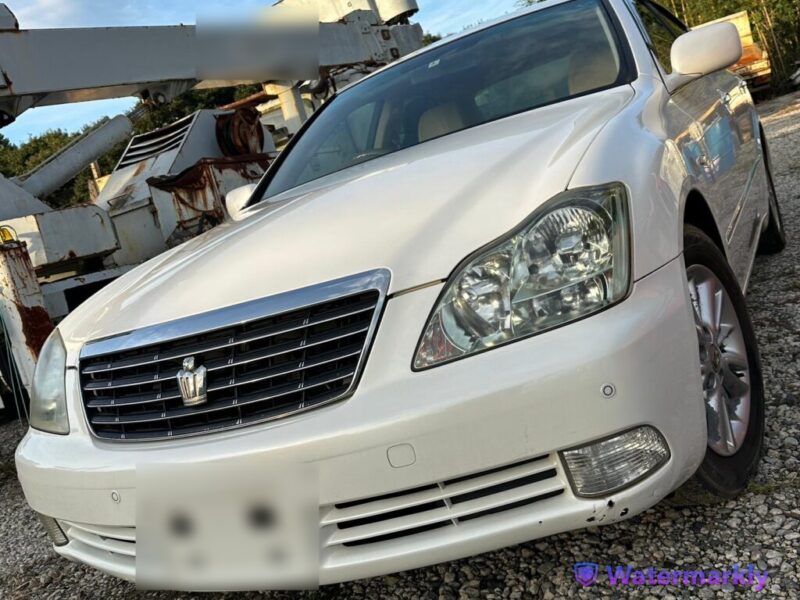 Toyota Crown Royal Saloon - Luxury Sedan