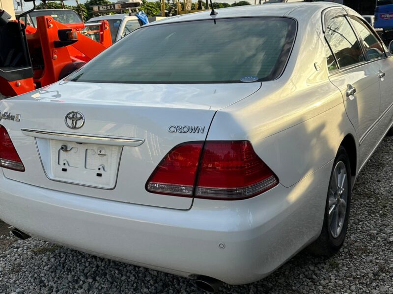 Toyota Crown Royal Saloon - Luxury Sedan