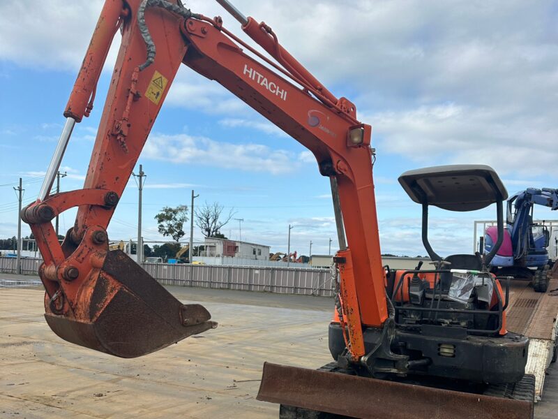 Hitachi Excavator - High Performance and Efficiency - KTN Japan Hitachi Excavator - High Performance and Efficiency - KTN Japan