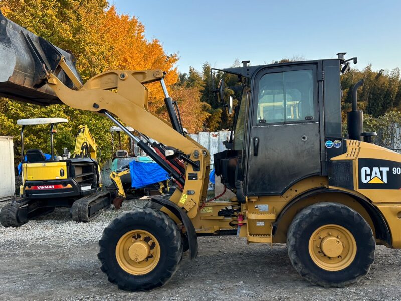 CAT 907H2 Compact Wheel Loader
