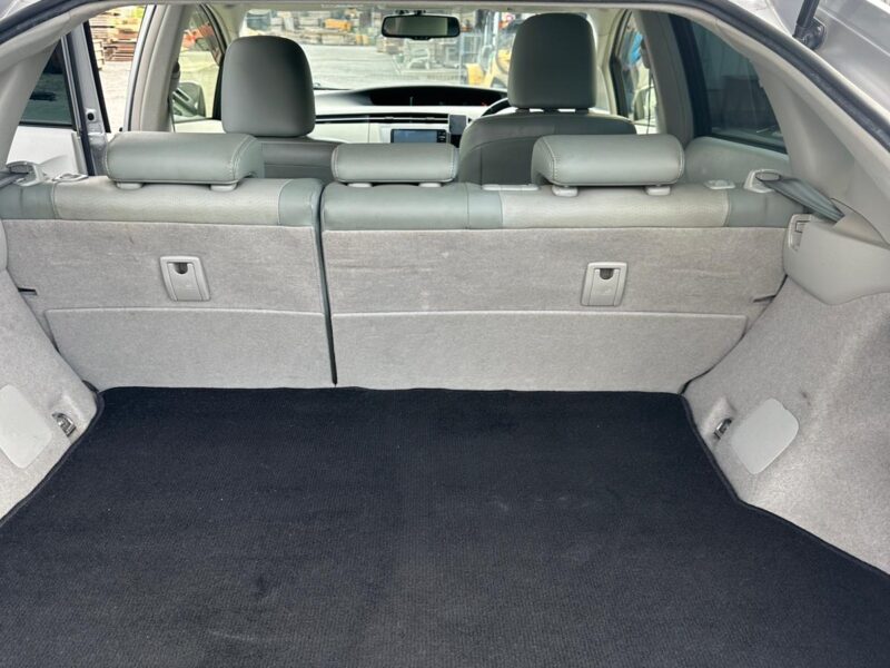 Toyota Prius DAa-ZVW30 - 2015
