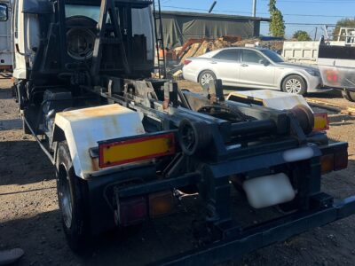 2003 Isuzu FORWARD Heavy-Duty Truck